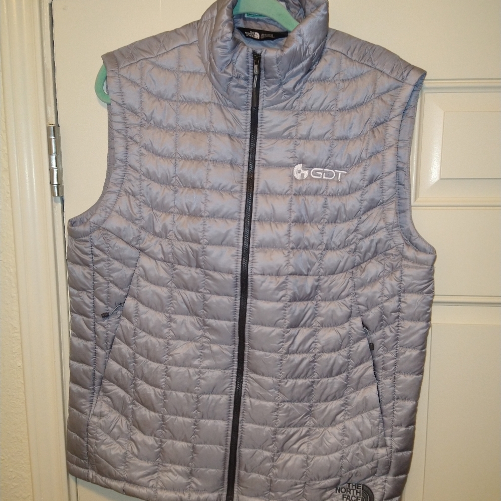 The North Face ThermoBall Eco Trekker Quilted Vest Men's sz Medium GDT Logo.